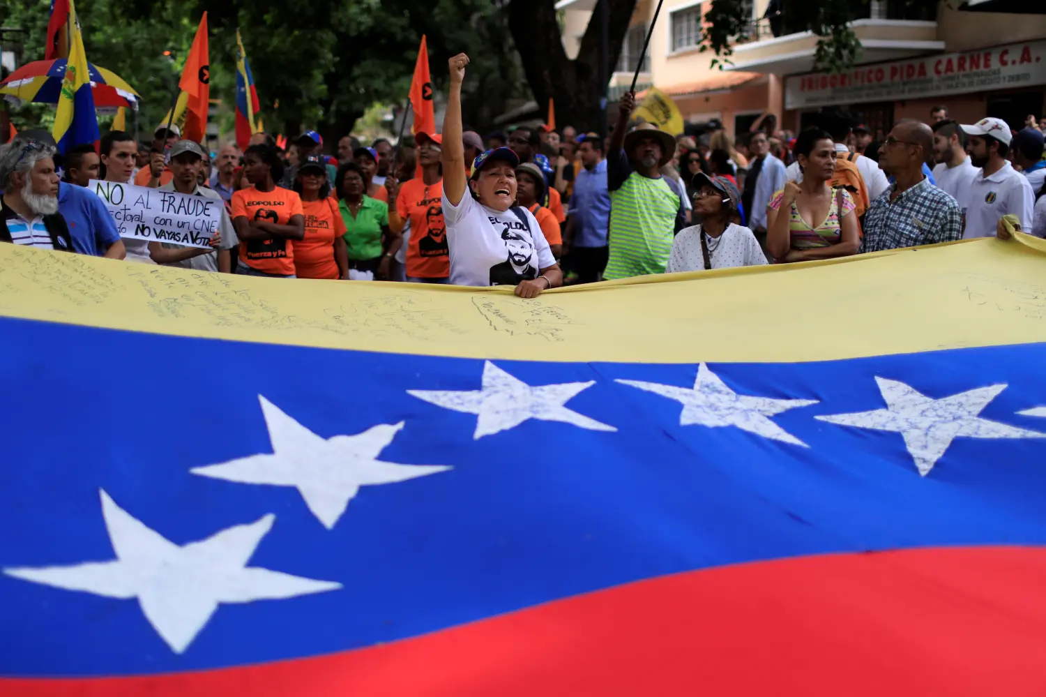 A woman shouts during a protest against upcoming presidential elections, in Caracas, Venezuela May 16, 2018. REUTERS/Marco Bello - RC15653DF940