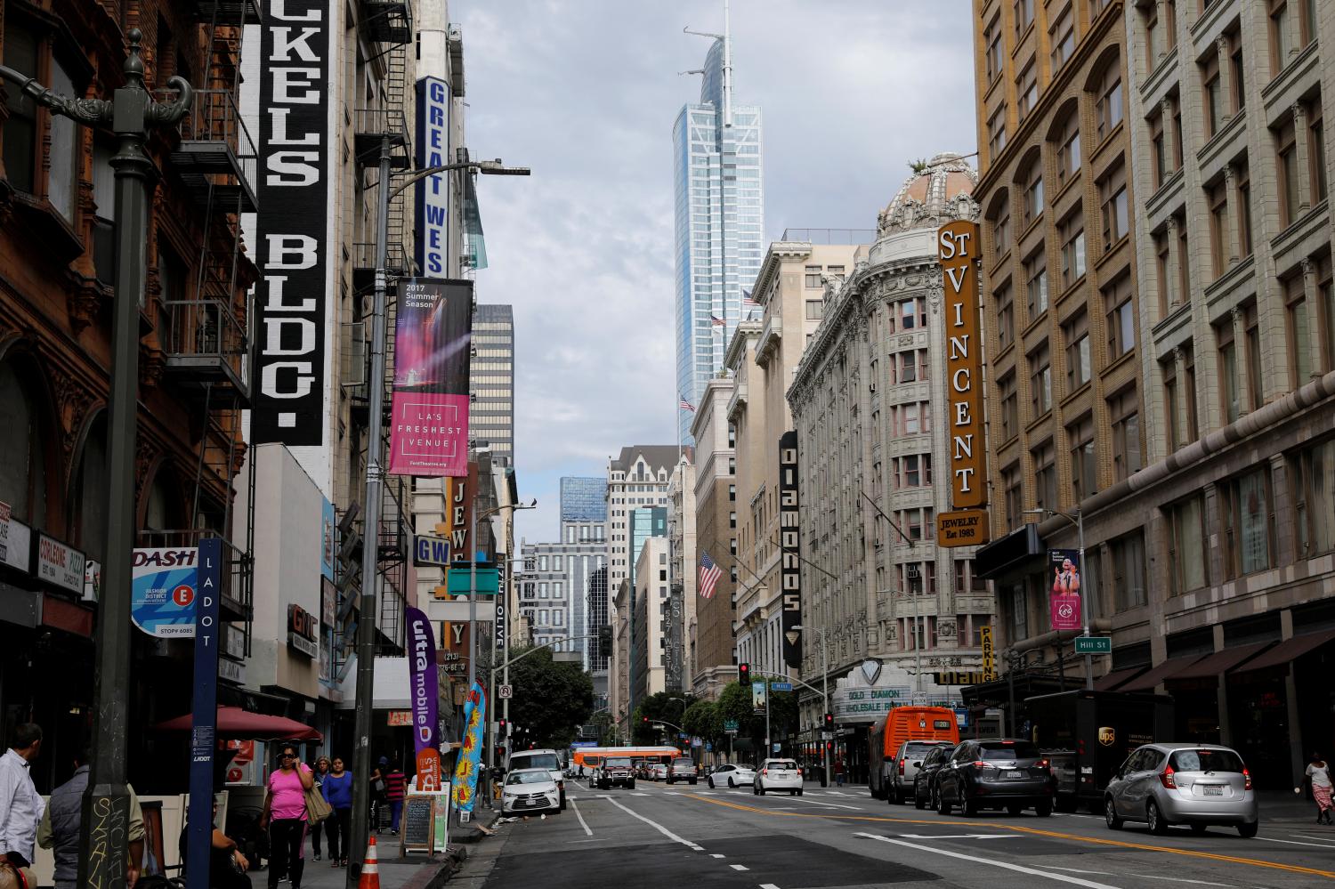 A street view of downtown Los Angeles, California, U.S. October 2, 2018. REUTERS/Mike Blake - RC175D58BFF0