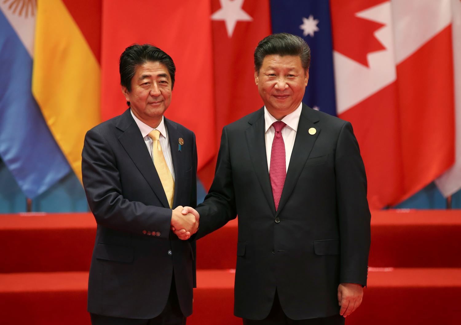 Chinese President Xi Jinping welcomes Japanese Prime Minister Shinzo Abe to the G20 Summit in Hangzhou, Zhejiang province, China September 4, 2016. REUTERS/Damir Sagolj - S1AETZIEOYAA