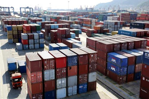 Shipping containers are seen at a port in Lianyungang, Jiangsu province, China September 8, 2018. REUTERS/Stringer ATTENTION EDITORS - THIS IMAGE WAS PROVIDED BY A THIRD PARTY. CHINA OUT. - RC1340718000