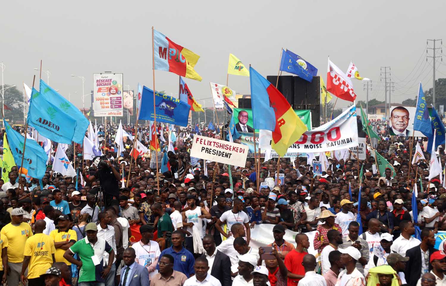 Supporters of Congolese political parties attend a joint opposition rally in Kinshasa, Democratic Republic of Congo September 29, 2018. REUTERS/Kenny Katombe - RC1B722034F0