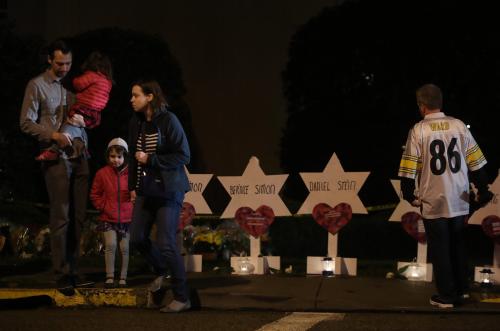 Mourners visit a makeshift memorial outside the Tree of Life synagogue, a day after 11 Jewish worshippers were shot dead in Pittsburgh, Pennsylvania, U.S., October 28, 2018. REUTERS/Cathal McNaughton - HP1EEAS1UMVP2