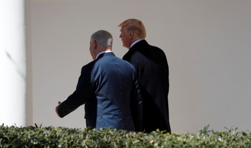 U.S. President Donald Trump and Israel Prime Minister Benjamin Netanyahu walk to the Oval Office of the White House in Washington, U.S., March 5, 2018. REUTERS/Kevin Lamarque - RC1F85EE2CE0