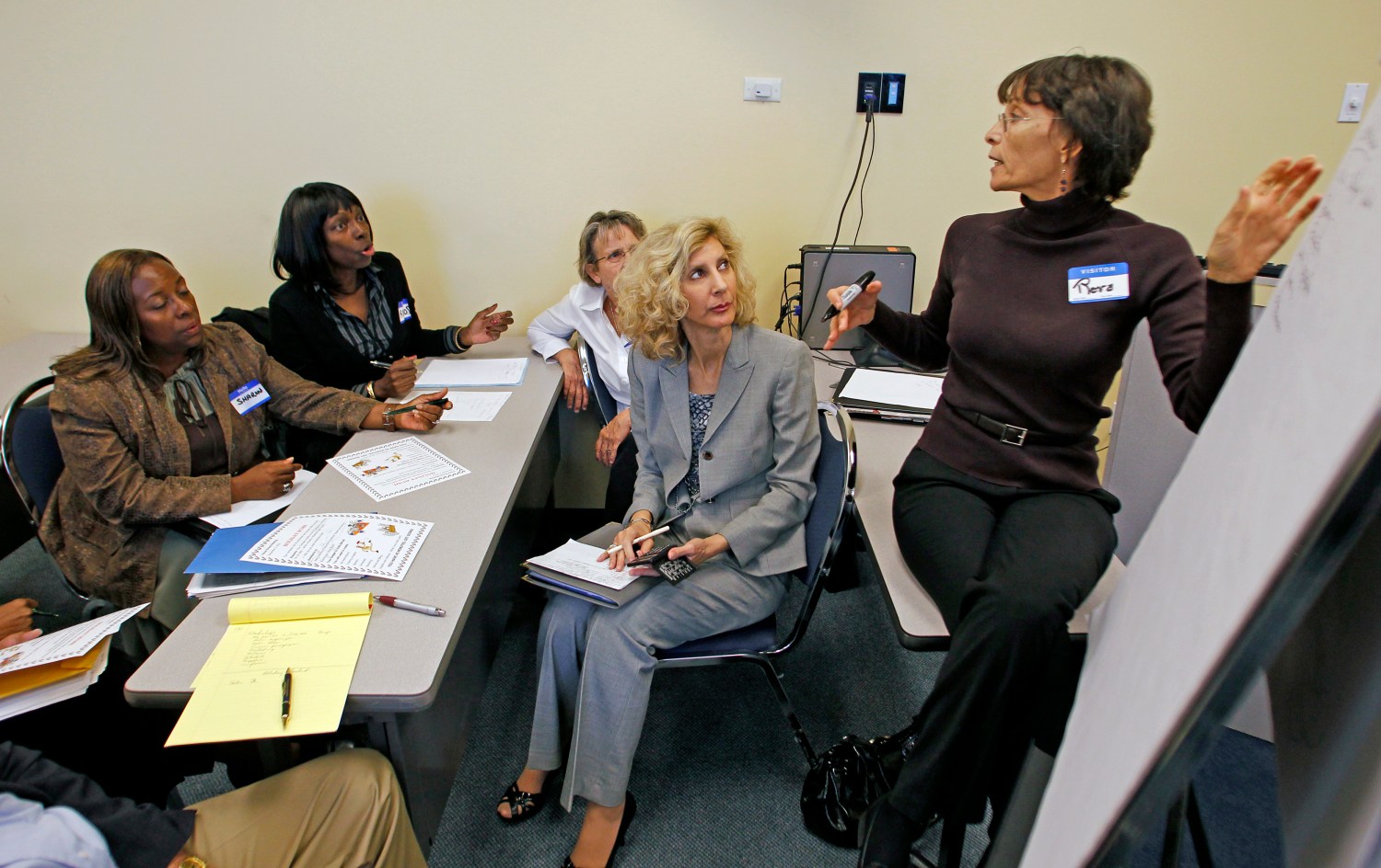 Job seekers take part in a professional placement network focus group exercise at the Workforce Alliance Career Center in West Palm Beach, Florida December 2, 2010. The November 2010 employment situation economic indicator numbers will be released early December 3.  REUTERS/Joe Skipper   (UNITED STATES - Tags: BUSINESS EMPLOYMENT SOCIETY) - GM1E6C30HT301