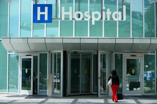 The entrance to the newly constructed Kaiser Permanente San Diego Medical Center hospital is shown in San Diego, California, U.S.,  April 17, 2017.  REUTERS/Mike Blake - RC1AF457C880