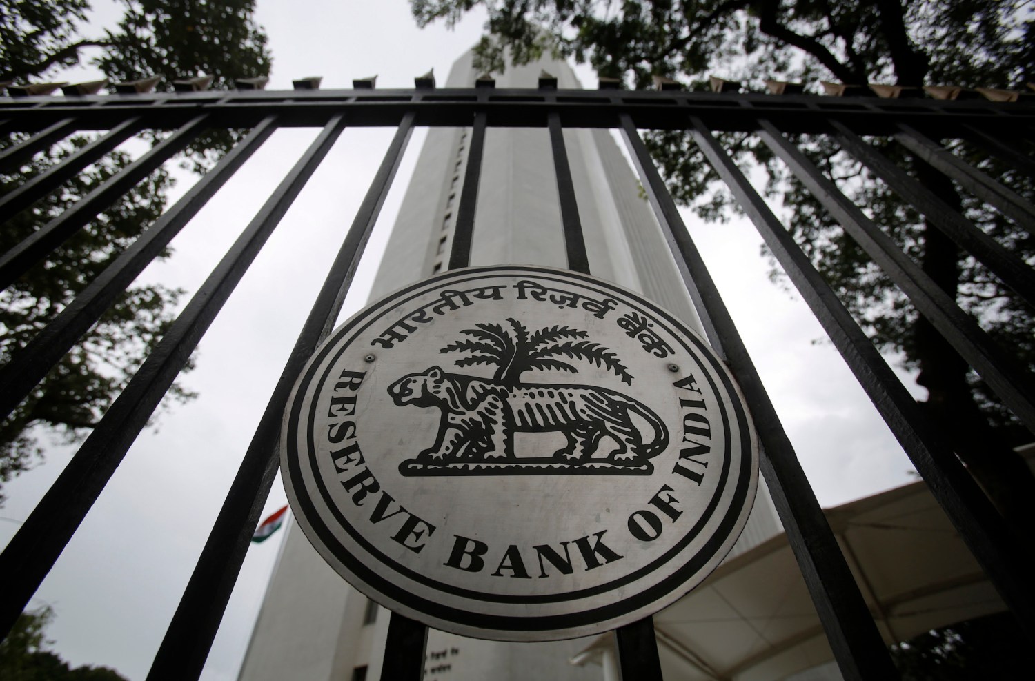 The Reserve Bank of India (RBI) seal is pictured on a gate outside the RBI headquarters in Mumbai July 30, 2013. India's central bank left interest rates unchanged on Tuesday as it supports a battered rupee but said it will roll back recent liquidity tightening measures when stability returns to the currency market, enabling it to resume supporting growth.  REUTERS/Vivek Prakash (INDIA - Tags: BUSINESS LOGO) - GM1E97U14PK01