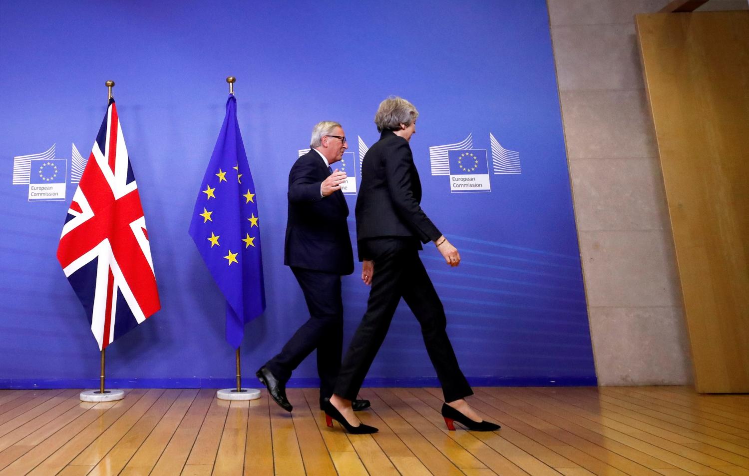 British Prime Minister Theresa May and European Commission President Jean-Claude Juncker leave to discuss draft agreements on Brexit, at the EC headquarters in Brussels, Belgium November 21, 2018.  REUTERS/Yves Herman - RC1DB69D4740