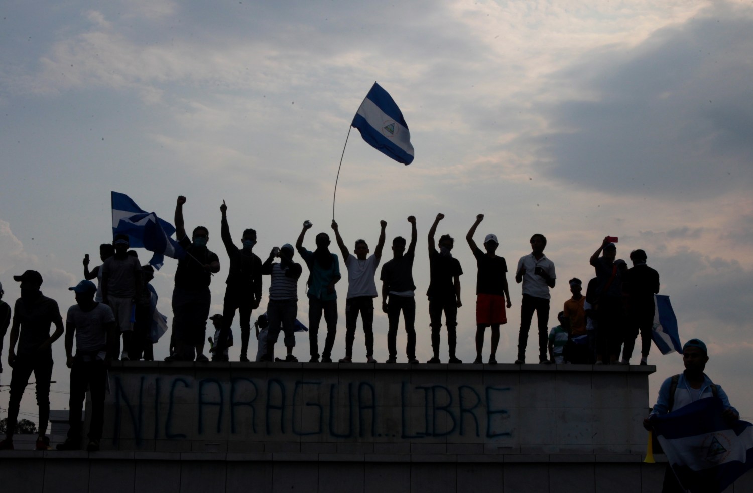 Demonstrators hold a Nicaraguan flag during protest march against Nicaraguan President Daniel Ortega's government in Managua, Nicaragua May 9, 2018. REUTERS/Oswaldo Rivas - RC13C200BAF0