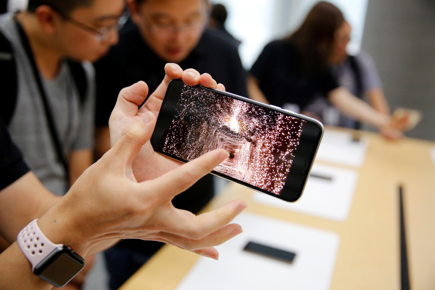 People handle the new Apple iPhone XS and iPhone XS Max during a media tour at an Apple office in Shanghai, China, September 21, 2018.  REUTERS/Aly Song - RC1C7A5795F0