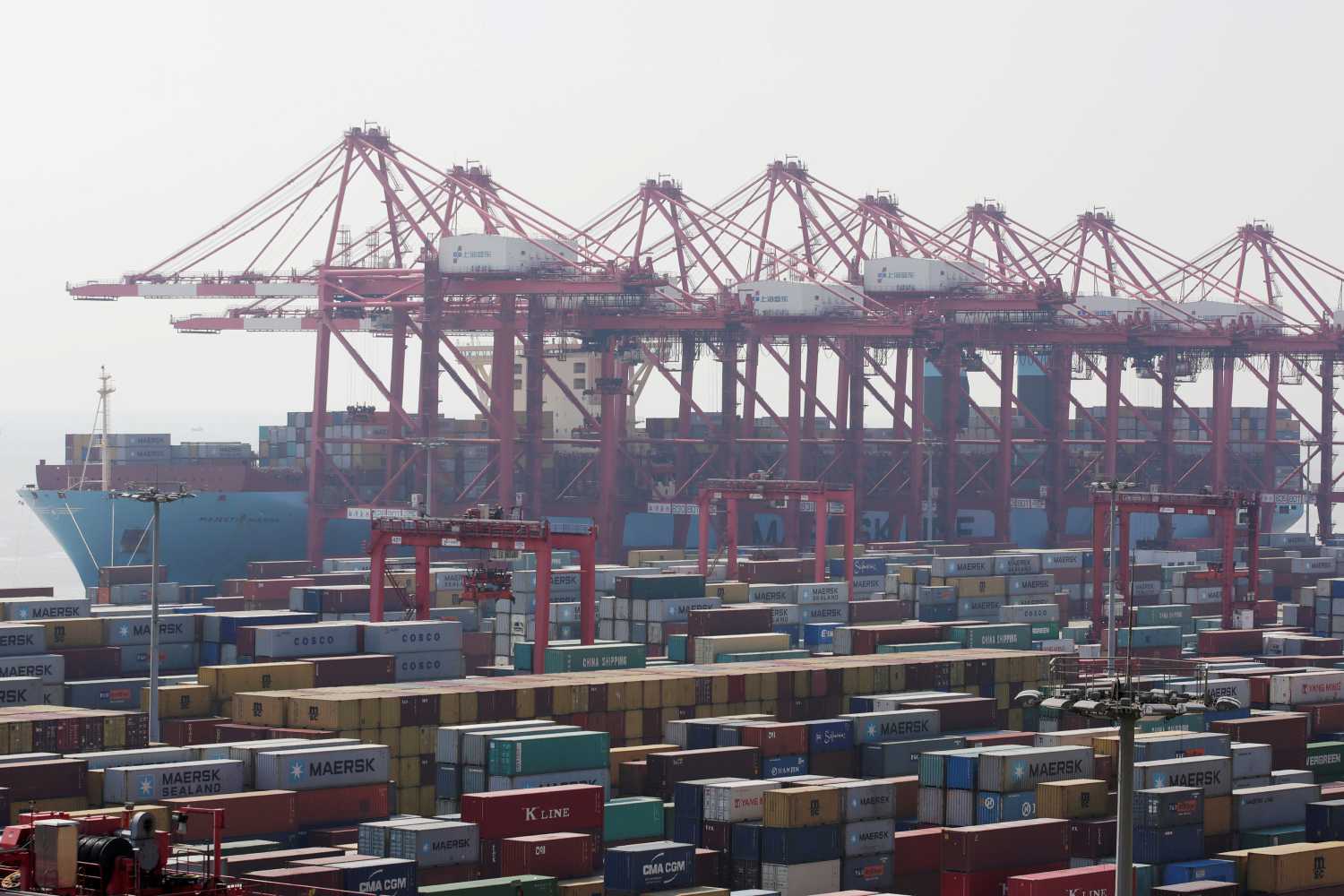 FILE PHOTO: Maersk's Triple-E giant container ship Majestic Maersk, one of the world's largest container ships is seen at the Yangshan Deep Water Port, part of the Shanghai Free Trade Zone, in Shanghai, China September 24, 2016.  REUTERS/Aly Song/File Photo - RC19D3536740