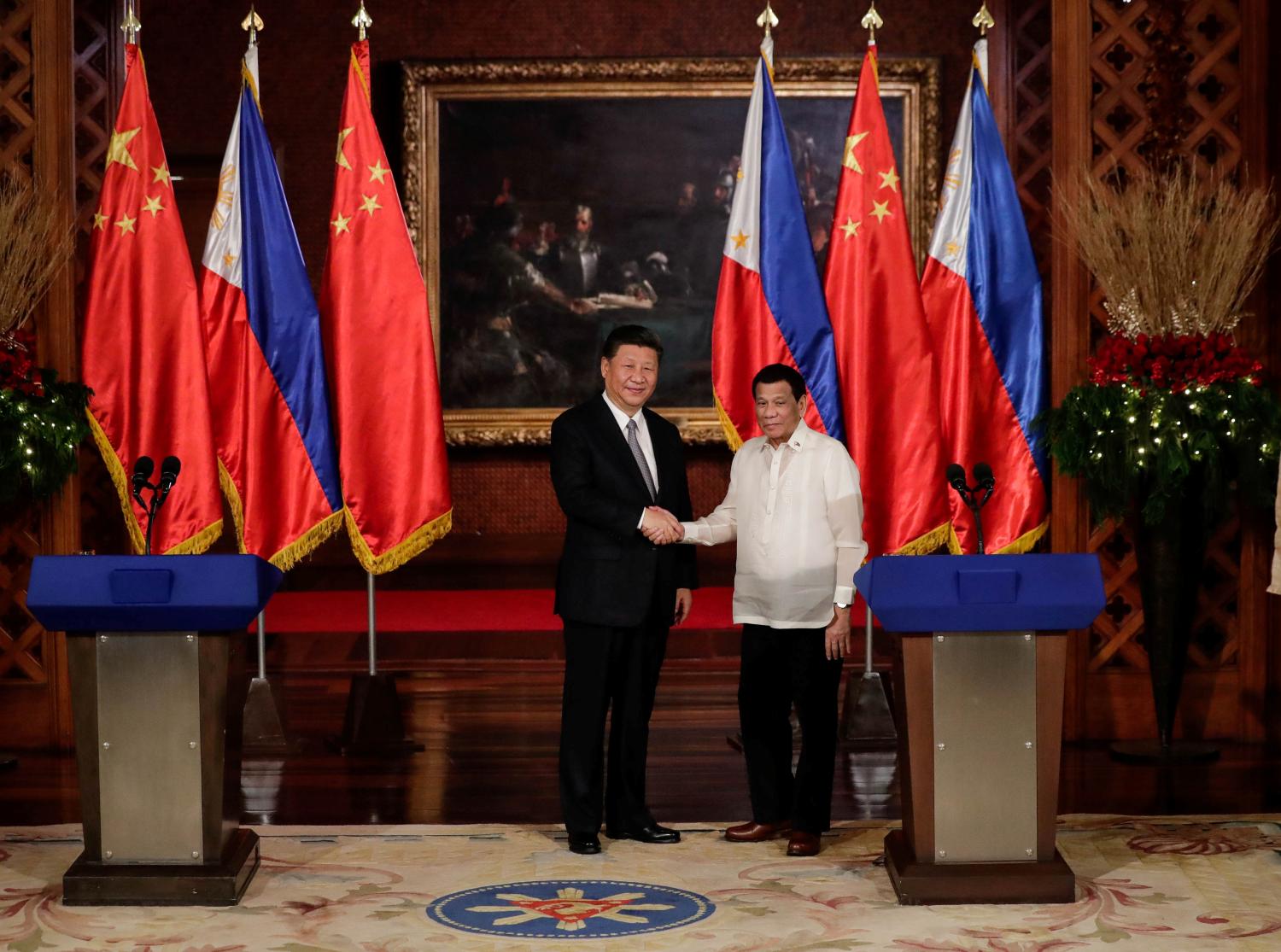 China's President Xi Jinping and Philippine President Rodrigo Duterte shake hands after a joint news statement at the Malacanang presidential palace in Manila, Philippines, November 20, 2018. Mark Cristino/Pool via Reuters - RC1AC68D9E90