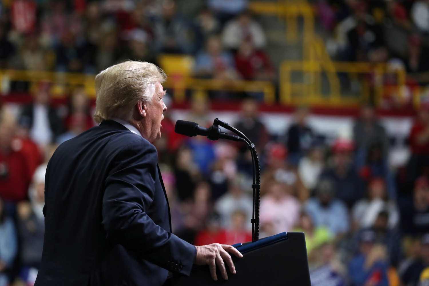 U.S. President Donald Trump rallies with supporters in Chattanooga, Tennessee, U.S. November 4, 2018. REUTERS/Jonathan Ernst - RC1F646E0230