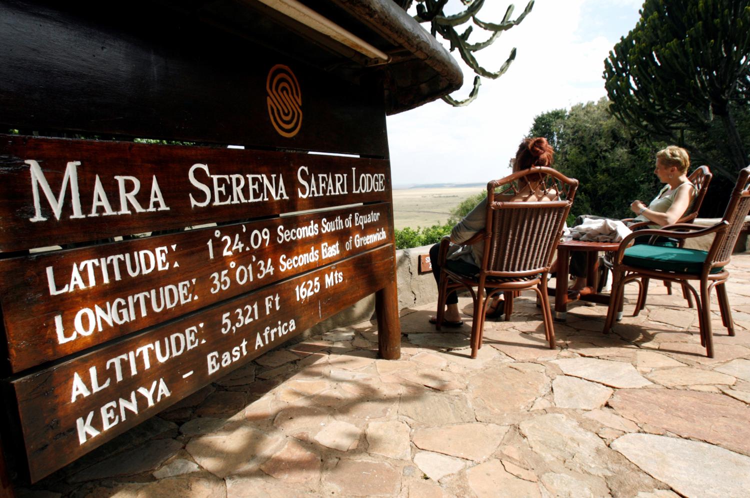 Tourists sit at the Mara Serena Safari Lodge, within the Masai Mara game reserve, southwest of Nairobi, Kenya, July 28, 2009. Picture taken July 28, 2009. REUTERS/Thomas Mukoya - RC1A8B82F4A0