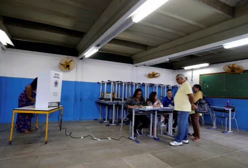 Brazilians cast their votes in a runoff election, in Rio de Janeiro, Brazil October 28, 2018. REUTERS/Sergio Moraes - RC1728DA9000