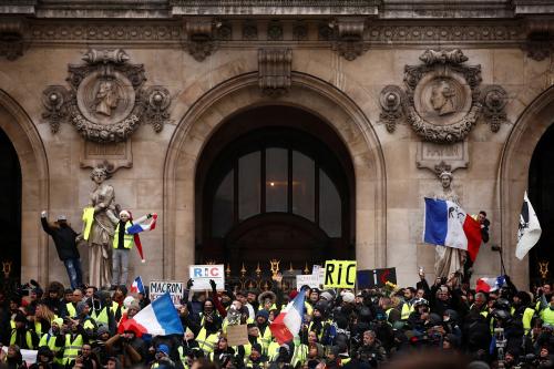 Protesters wearing yellow vests gather in front of the Opera House as part of the "yellow vests" movement in Paris, France, December 15, 2018.  REUTERS/Christian Hartmann - RC180E57DFC0