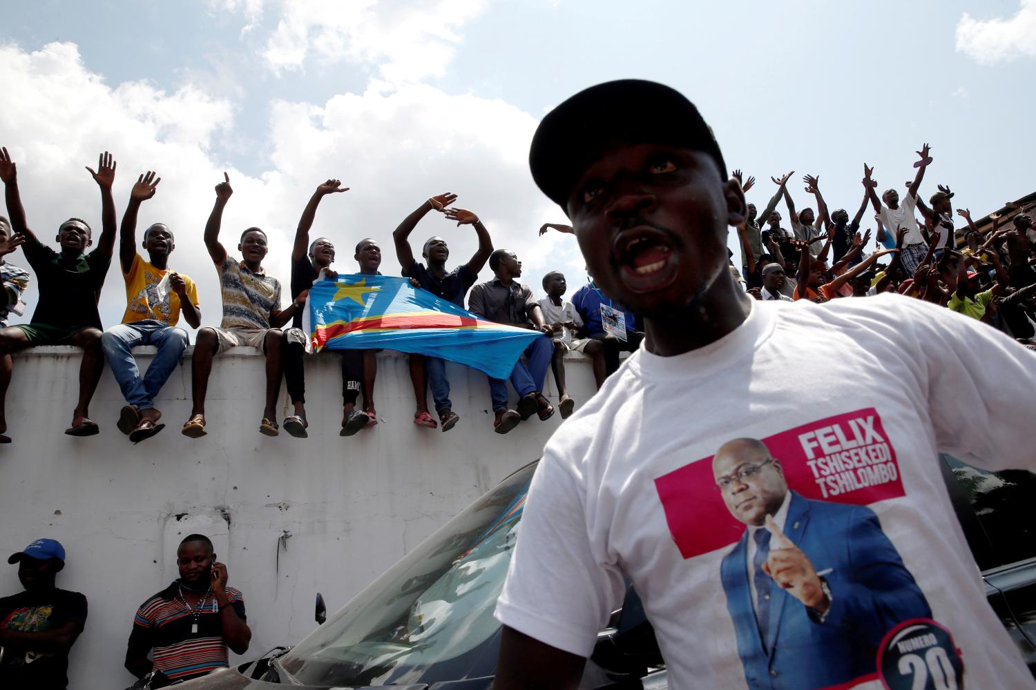 Supporters of Felix Tshisekedi, leader of Congolese main opposition party the Union for Democracy and Social Progress (UDPS), attend an election event in Kinshasa, Democratic Republic of Congo, December 21, 2018.  REUTERS/Baz Ratner - RC1FD5AB0980