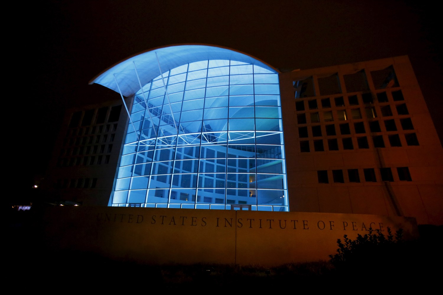 United States Institute of Peace (USIP) in Washington is lit up in blue as part of a United Nations global event to mark the 70th anniversary of the UN's founding October 24, 2015. REUTERS/Yuri Gripas - GF20000031592