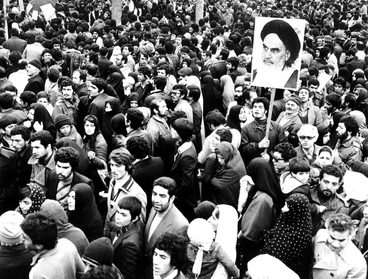 FILE PHOTO OF FEBRUARY 1979 - Supporters of the leader and founder of the Islamic revolution Ayatollah Khomeini hold his picture in Tehran during the country's revolution in February 1979. Iraninans celebrate the 20th anniverssary of the Revolution this week.DS/WS - RP1DRIHULAAA