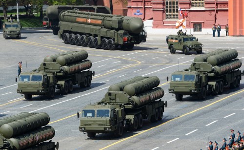 Russian S-400 Triumph/SA-21 Growler medium-range and long-range surface-to-air missile systems drive during the Victory Day parade at Red Square in Moscow, Russia, May 9, 2015. Russia marks the 70th anniversary of the end of World War Two in Europe on Saturday with a military parade, showcasing new military hardware at a time when relations with the West have hit lows not seen since the Cold War. REUTERS/Host Photo Agency/RIA Novosti ATTENTION EDITORS - THIS IMAGE HAS BEEN SUPPLIED BY A THIRD PARTY. IT IS DISTRIBUTED, EXACTLY AS RECEIVED BY REUTERS, AS A SERVICE TO CLIENTS - LR2EB590O2PO8