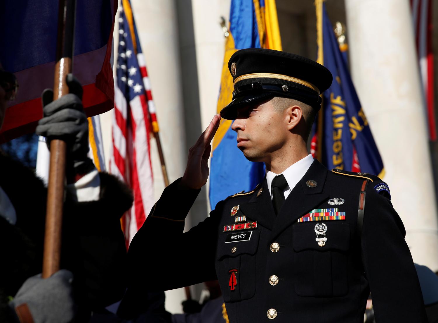 A soldier salutes during ceremonies on Veteran's Day at Arlington National Cemetery in Arlington, Virginia, U.S., November 11, 2018.      REUTERS/Joshua Roberts - RC1EAE159A00