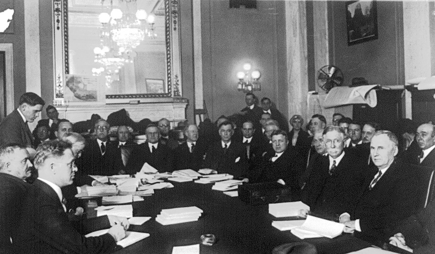 Edward L. Doheny testifying before the Senate Comm. investigating the Tea Pot Oil Leases