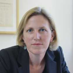 Kim Clausing headshot