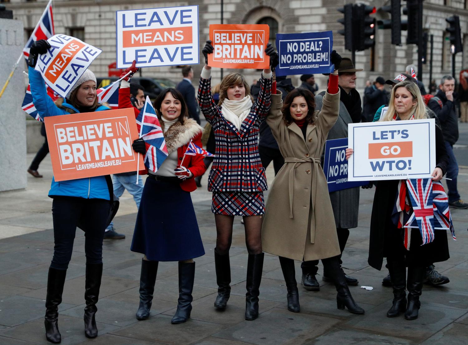 Pro-Brexit protesters demonstrate outside the Houses of Parliament, ahead of a vote on Prime Minister Theresa May's Brexit deal, in London, Britain, January 15, 2019. REUTERS/John Sibley - RC1725ED56A0