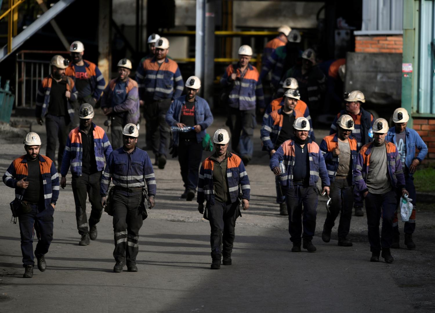 Coal miners leave the mine Pozo Santiago after finishing their shift, in Caborana, Spain, December 26, 2018. Picture taken December 26, 2018. REUTERS/Eloy Alonso - RC1F19664270