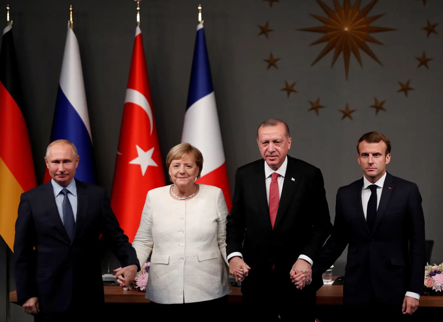 German Chancellor Angela Merkel, Russian President Vladimir Putin, Turkish President Tayyip Erdogan and French President Emmanuel Macron attend a news conference after a Syria summit, in Istanbul, Turkey October 27, 2018. REUTERS/Murad Sezer     TPX IMAGES OF THE DAY - RC1284F2EEB0