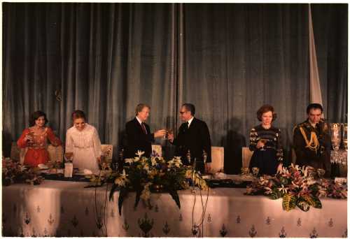 Jimmy Carter and the Shah toast at a State Dinner hosted by the Shah of Iran.. Source: U.S. National Archives and Records Administration