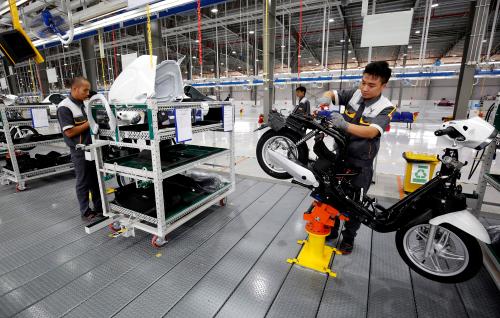 Men work at an e-scooter assembly line of Vinfast Auto and Motorcycle factory in Hai Phong city, Vietnam November 3, 2018. REUTERS/Kham - RC1468580640