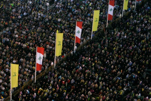 Lebanon's Hezbollah supporters take part in a rally marking Resistance and Liberation Day in Beirut May 25, 2009, commemorating the anniversary of Israel's withdrawal from southern Lebanon in 2000.  REUTERS/Issam Kobeisy   (LEBANON POLITICS ANNIVERSARY) - GM1E55Q09RQ01