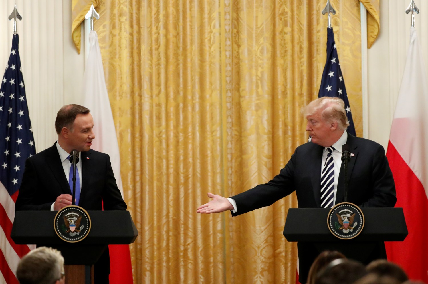 U.S. President Donald Trump welcomes Poland's President Andrzej Duda at the start of a joint news conference in the East Room of the White House in Washington, U.S., September 18, 2018. REUTERS/Kevin Lamarque - RC12E361CE10