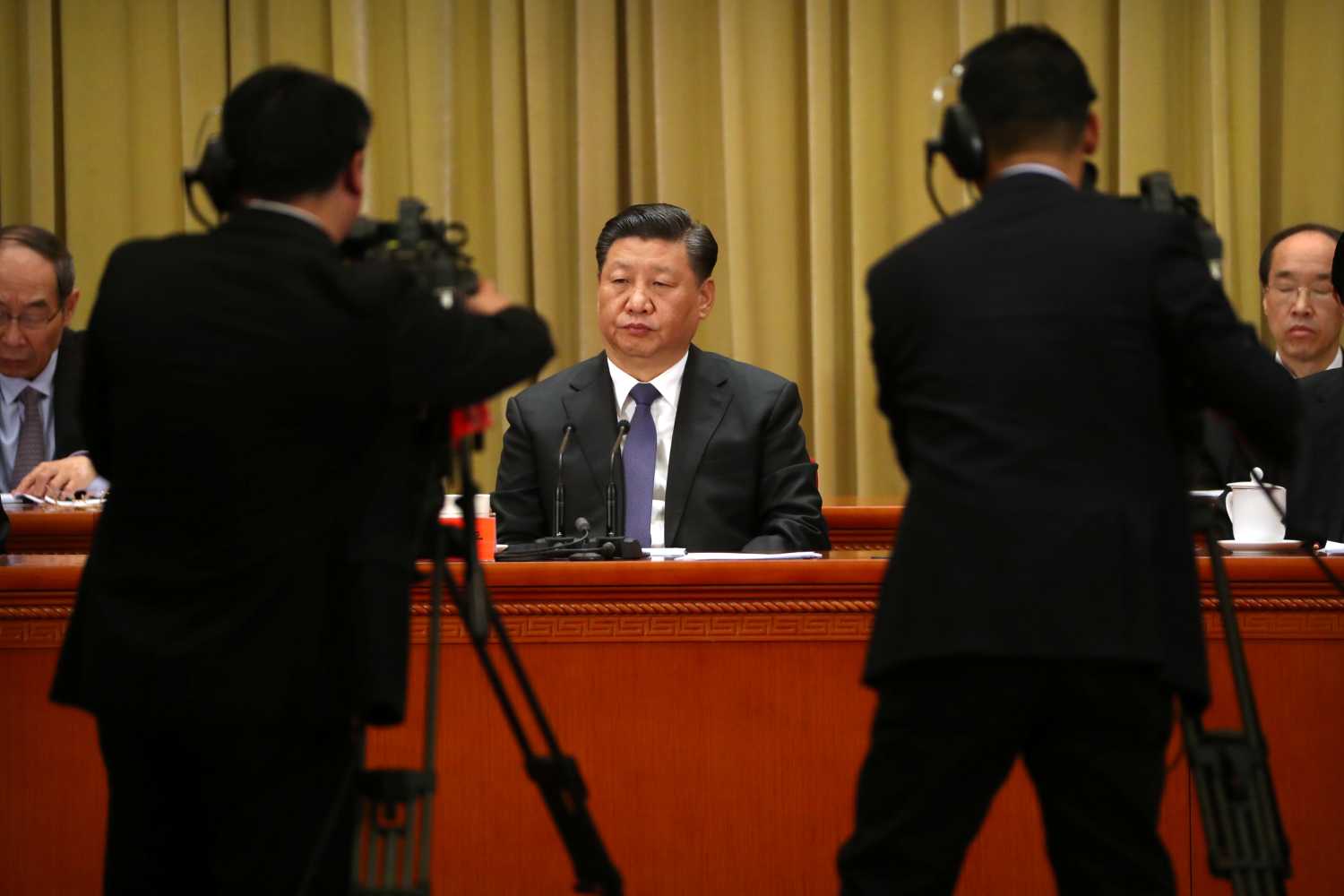 Chinese President Xi Jinping listens to a speech during an event to commemorate the 40th anniversary of the "Message to Compatriots in Taiwan" at the Great Hall of the People in Beijing, China January 2, 2019. REUTERS/Mark Schiefelbein/Pool - RC1608F8C1F0