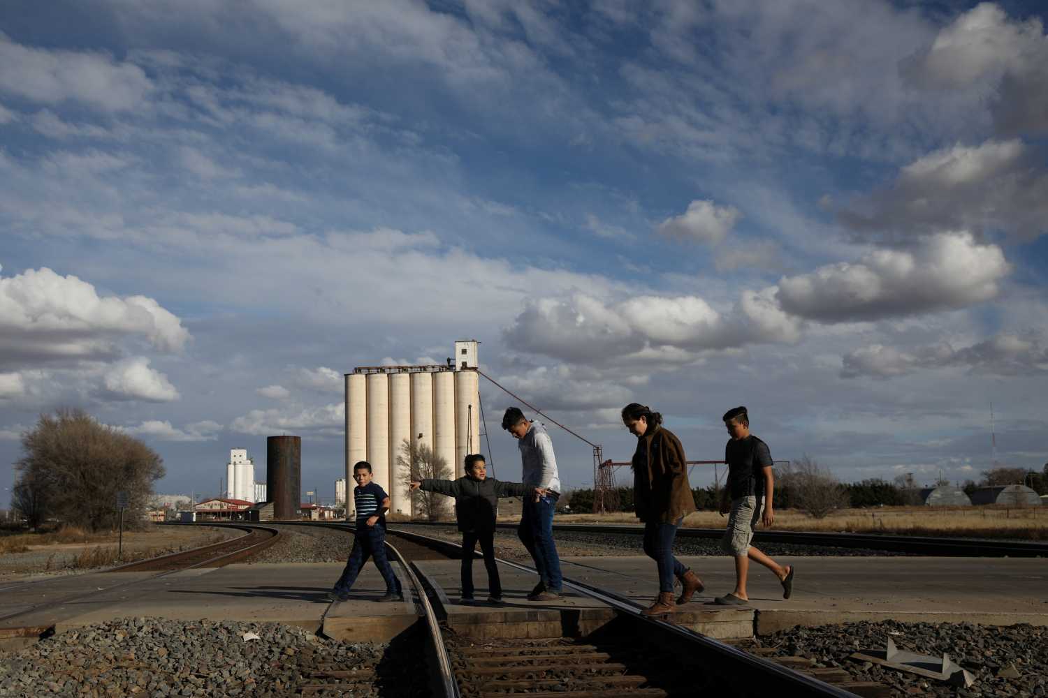 The children of Orfa, a migrant from Honduras, Rachel (second L), Carolina (second R) and Bayron (R), walk to a park to play with neighbours Jose (L) and Jefferson (C) in Texico, New Mexico, U.S., November 30, 2018. REUTERS/Loren Elliott  SEARCH "ELLIOTT ORFA" FOR THIS STORY. SEARCH "WIDER IMAGE" FOR ALL STORIES. - RC1CBD42DD70
