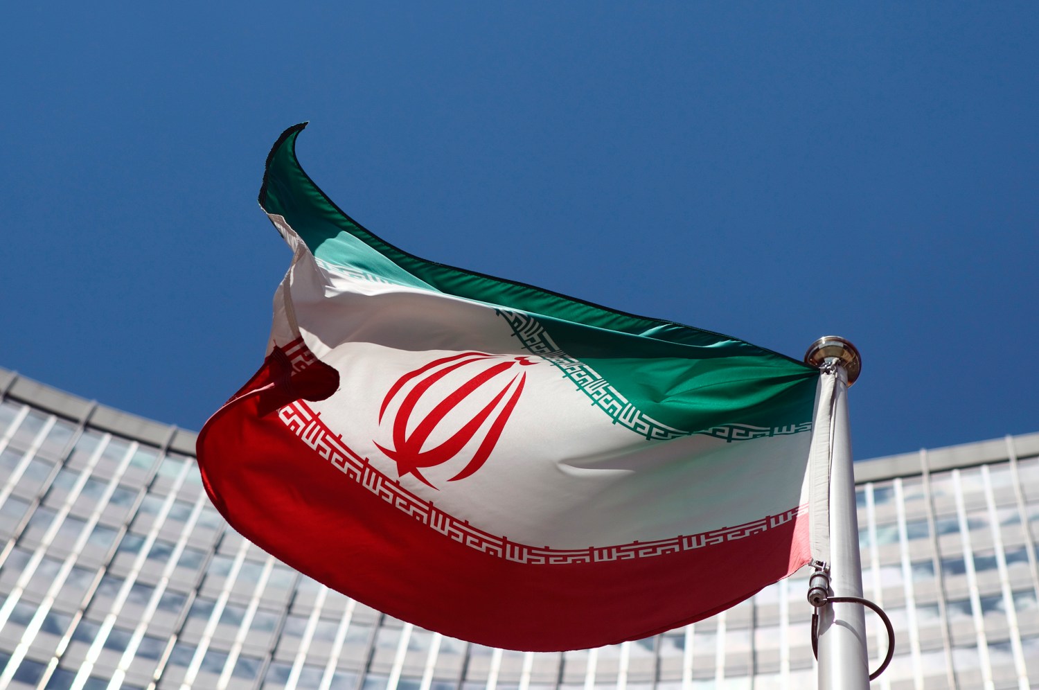 An Iranian flag flutters in front of the United Nations headquarters in Vienna June 17, 2014. Six world powers and Iran began their fifth round of nuclear negotiations on Tuesday in hopes of salvaging prospects for a deal over Tehran's disputed atomic activity by a July deadline. REUTERS/Heinz-Peter Bader (AUSTRIA - Tags: POLITICS ENERGY)