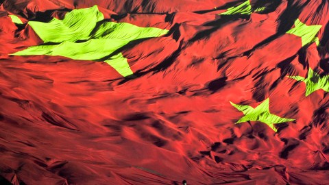 Spectators display a huge Chinese national flag during the Nanning International Arts Festival of Folk Songs, the gala show for the opening of the ninth China-ASEAN expo, in Guangxi province September 21, 2012. Picture taken September 21, 2012.  REUTERS/Stringer (CHINA - Tags: SOCIETY TPX IMAGES OF THE DAY) CHINA OUT. NO COMMERCIAL OR EDITORIAL SALES IN CHINA - GM1E89M19VY01