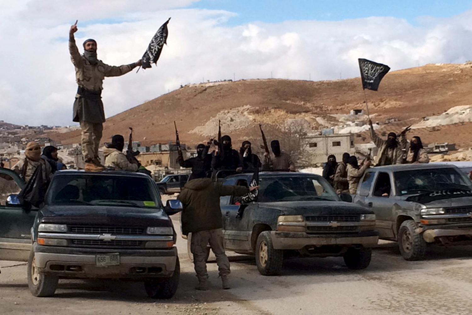 Al Qaeda-linked Nusra Front fighters carry weapons on the back of pick-up trucks during the release of Lebanese soldiers and policemen in Arsal, eastern Bekaa Valley, Lebanon, December 1, 2015.  REUTERS/Stringer      TPX IMAGES OF THE DAY      - GF200000812722