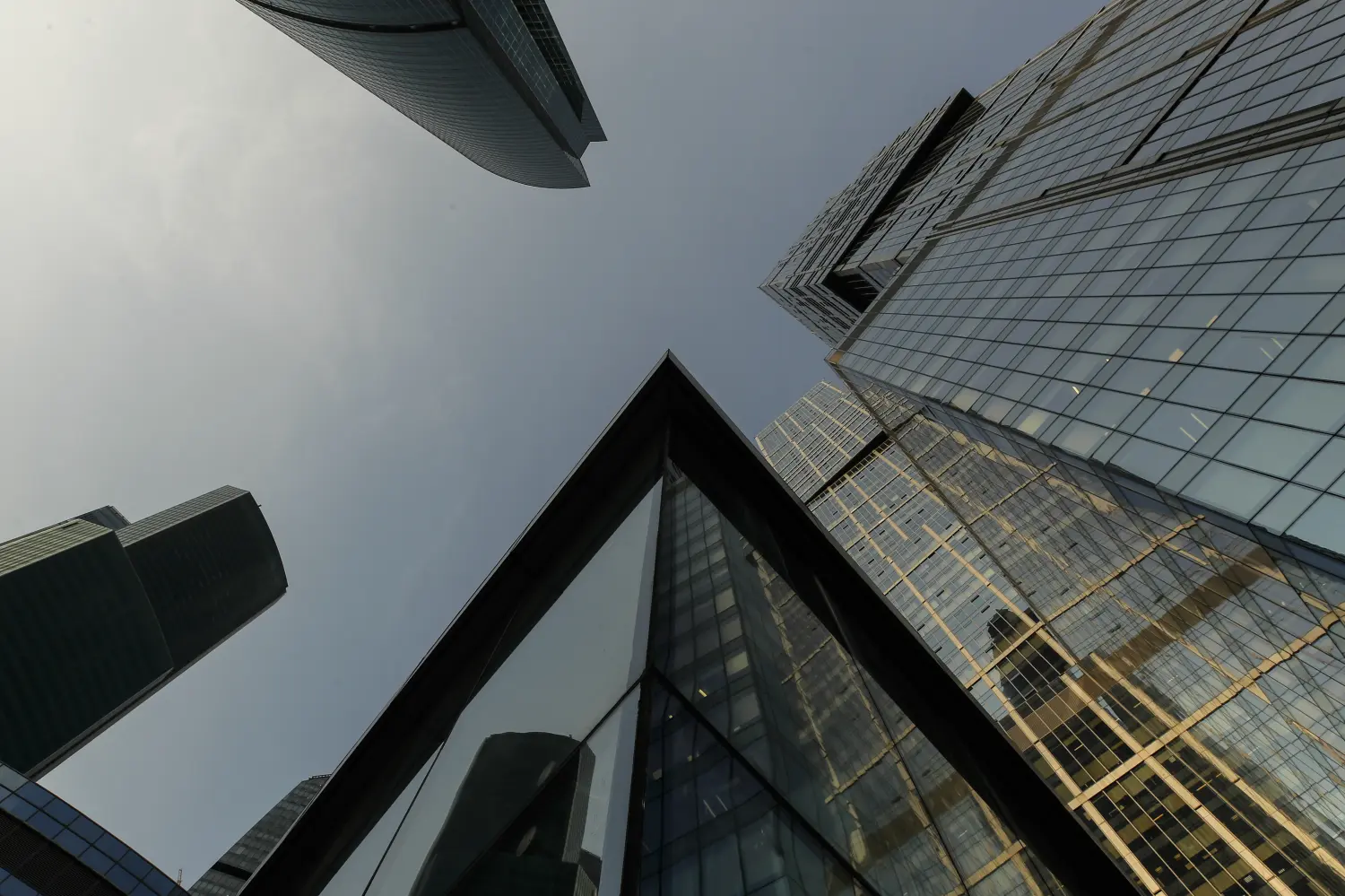 A view shows the skyscrapers of the Moscow International Business Centre, also known as "Moskva-City", in Moscow, Russia September 4, 2018. REUTERS/Maxim Shemetov - UP1EE941BW1XV