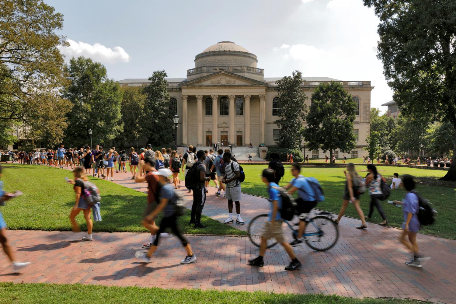 Students walk past Wilson Library on the campus of the University of North Carolina at Chapel Hill, North Carolina, U.S., September 20, 2018. Picture taken on September 20, 2018.   REUTERS/Jonathan Drake - RC131D7A3900