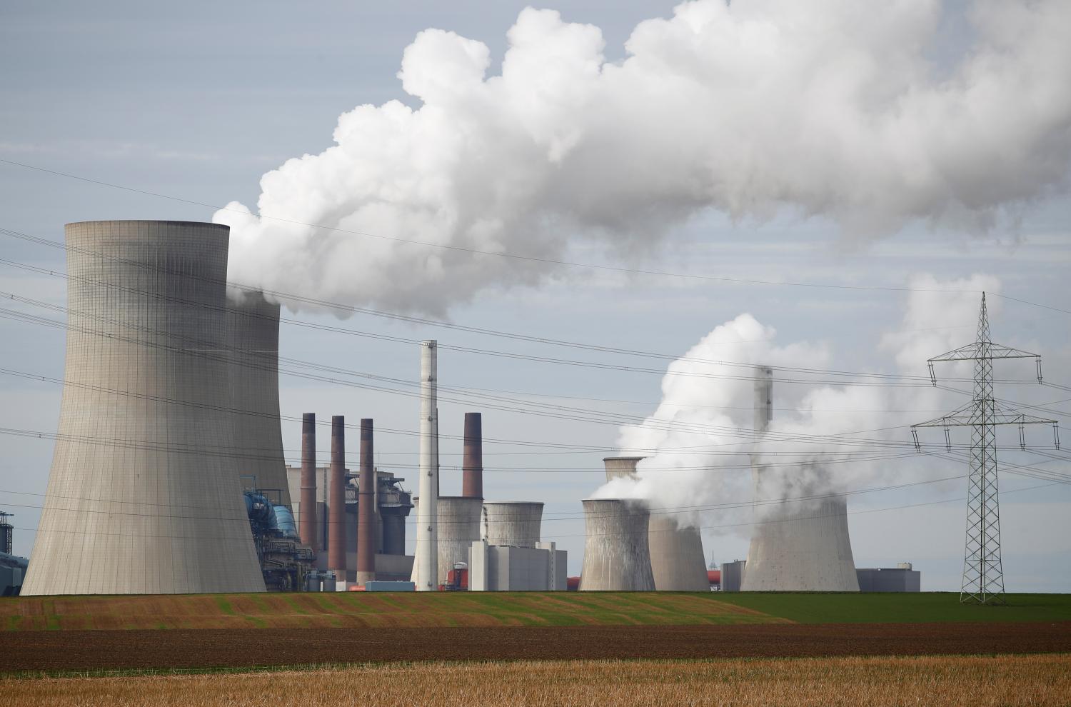 Steam rises from the five brown coal-fired power units of RWE, one of Europe's biggest electricity companies in Neurath, north-west of Cologne, Germany March 12, 2019. REUTERS/Wolfgang Rattay - RC1E5D3C6B40