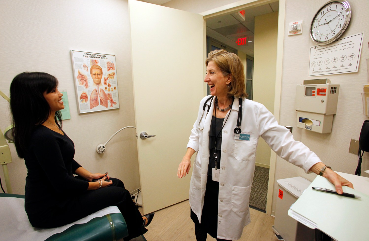 A wellness center medical director examines a patient.