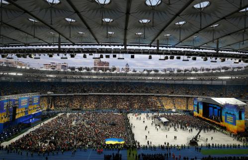 People attend a policy debate of Ukraine's President and presidential candidate Petro Poroshenko with his rival, comedian Volodymyr Zelenskiy, at the National Sports Complex Olimpiyskiy stadium in Kiev, Ukraine April 19, 2019.  REUTERS/Vasily Fedosenko - RC160F6CF5C0