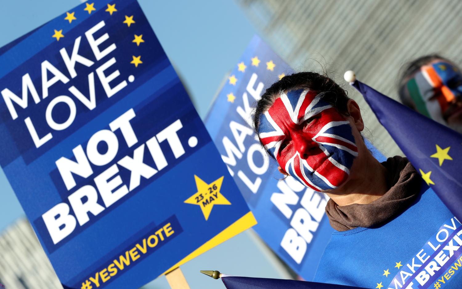 Anti-Brexit demonstrators protest in front of European Commission headquarters ahead of a EU Summit in Brussels, Belgium March 21, 2019.  REUTERS/Yves Herman - RC16AB3A4770