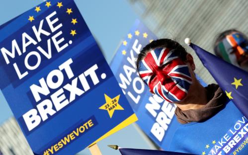 Anti-Brexit demonstrators protest in front of European Commission headquarters ahead of a EU Summit in Brussels, Belgium March 21, 2019.  REUTERS/Yves Herman - RC16AB3A4770