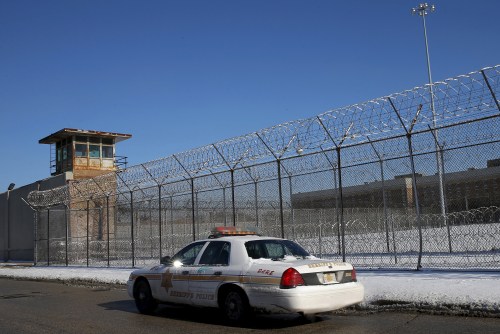 A Cook County Sheriff's police car patrols the exterior of the Cook County Jail in Chicago, Illinois, January 12, 2016. The Cook County Jail in Chicago -- the biggest single-site jail in the United States -- was placed on lockdown on Tuesday after staffing dropped below normal levels, said Cook County Sheriff's spokesman Ben Breit. REUTERS/Jim Young - GF20000092626