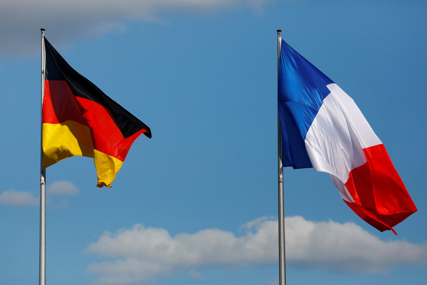 The flags of Germany and France are seen in front of the the Chancellery, before the meeting between German Chancellor Angela Merkel and French President Emmanuel Macron in Berlin, Germany May 15, 2017. REUTERS/Pawel Kopczynski - RC1BF335E170