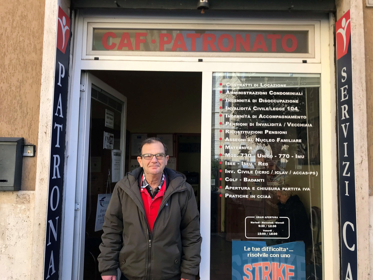 Unemployed Giuseppe Calafiore stands outside a tax assistance centre where he has applied for the new "citizens' income" poverty relief scheme, in Rome, Italy March 6, 2019. REUTERS/Gavin Jones - RC1E1E44FE20