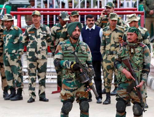 Indian soldiers stand guard before the release of Indian Air Force pilot Wing Commander Abhinandan, who was captured by Pakistan on Wednesday, at Wagah border, on the outskirts of the northern city of Amritsar, India, March 1, 2019. REUTERS/Danish Siddiqui - RC18DC9844C0