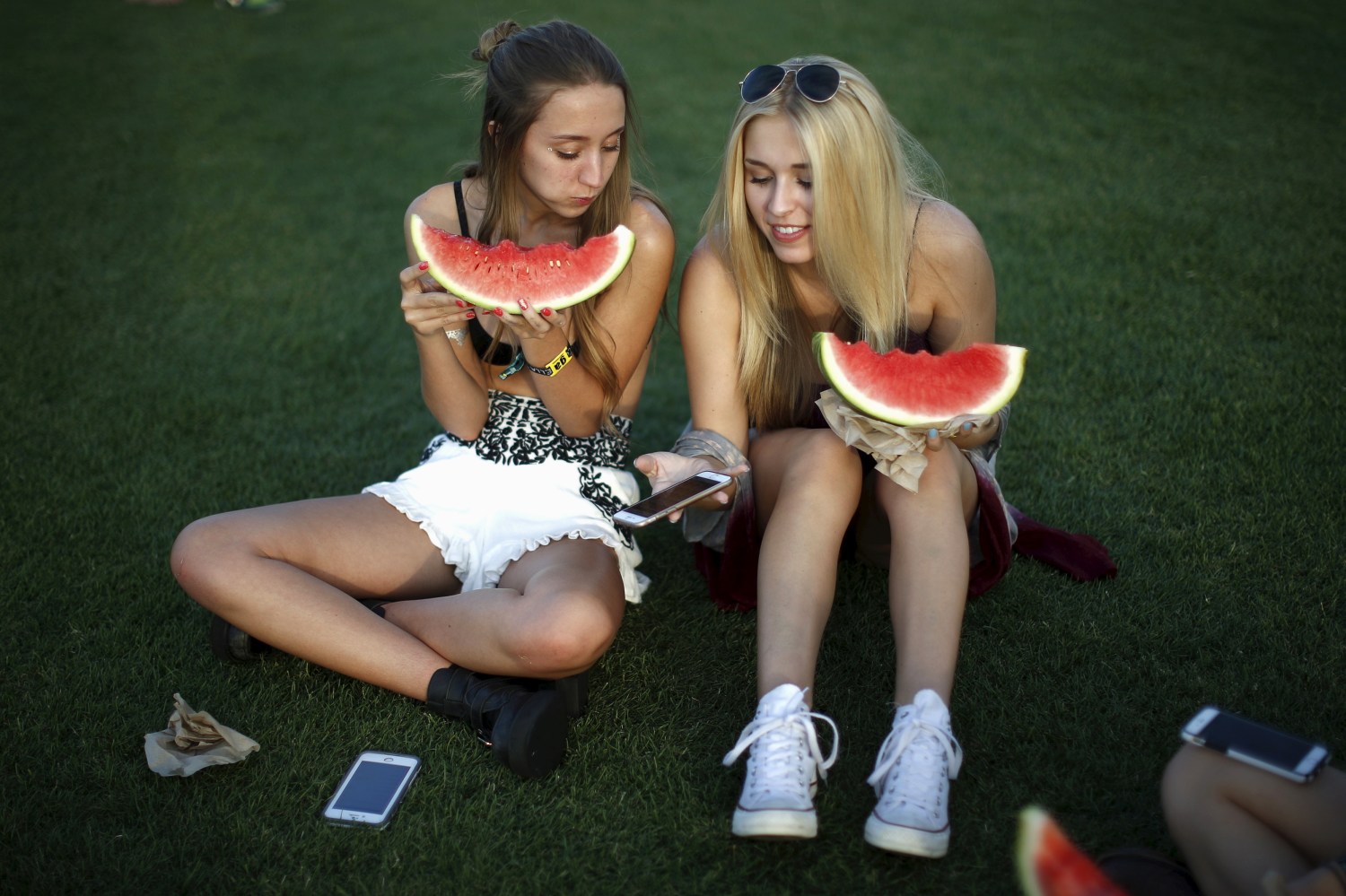 Women eat watermelons at the Coachella Valley Music and Arts Festival in Indio, California April 10, 2015. REUTERS/Lucy Nicholson - GF10000055583